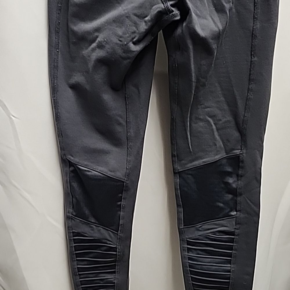 ALO YOGA  Moto Sport Leggings with Mesh Panels in Anthracite Sz XS - Picture 4 of 13